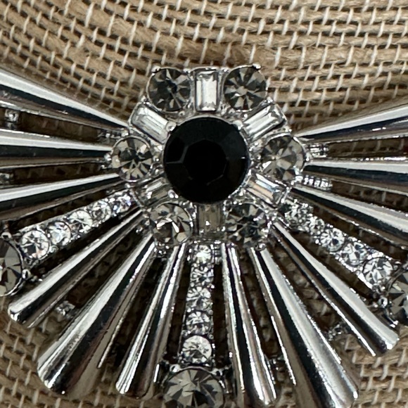 Deco Fanfare Statement Pendant - Picture 7 of 8